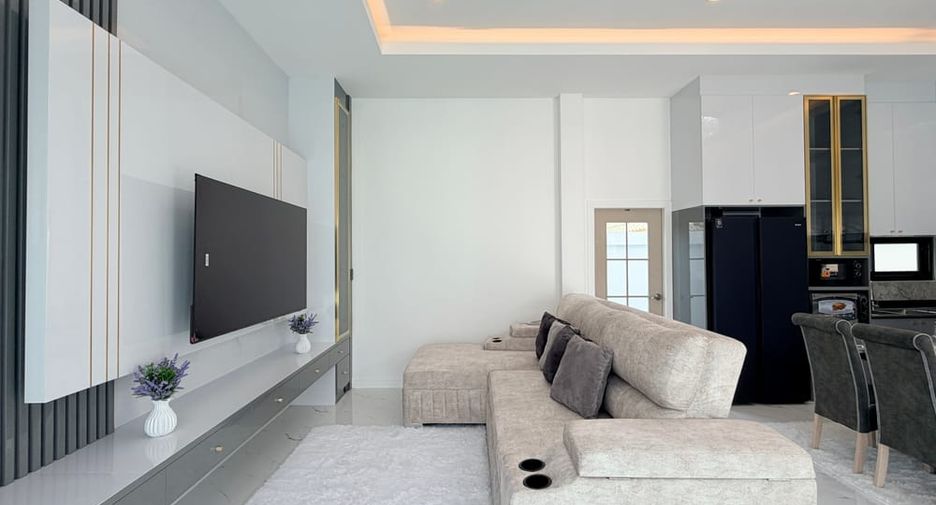 For sale 4 bedrooms villa in East Pattaya, Pattaya