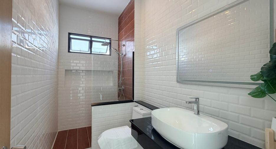 For sale 4 bedrooms villa in East Pattaya, Pattaya
