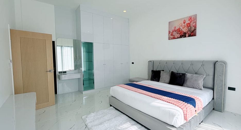 For sale 4 bedrooms villa in East Pattaya, Pattaya