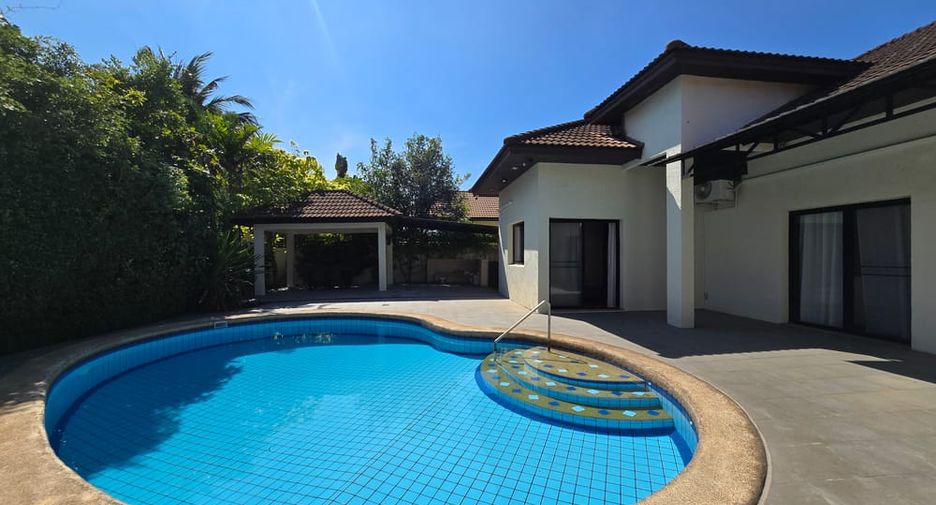 À louer 4 chambres villa à East Pattaya, Pattaya