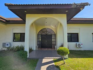 Villa en alquiler de 4 habitaciones en Bang Lamung, Chonburi