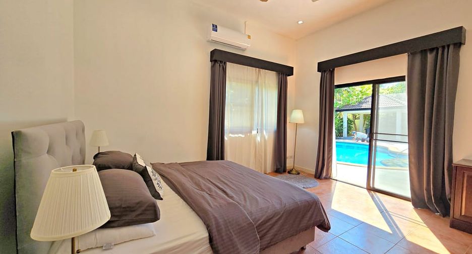À louer 4 chambres villa à East Pattaya, Pattaya