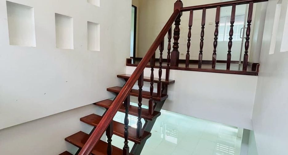 For sale 4 bedrooms house in Mueang Nonthaburi, Nonthaburi