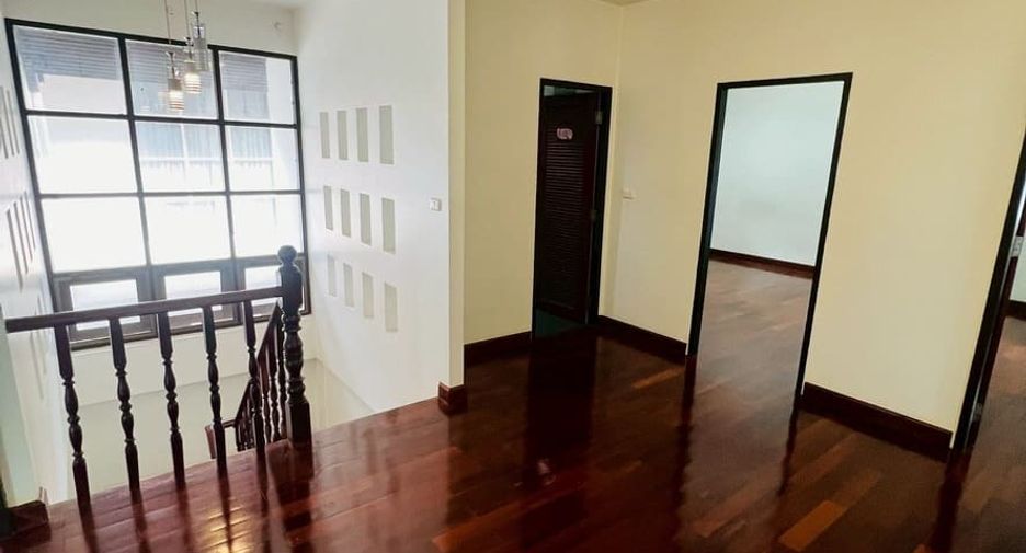 For sale 4 bedrooms house in Mueang Nonthaburi, Nonthaburi
