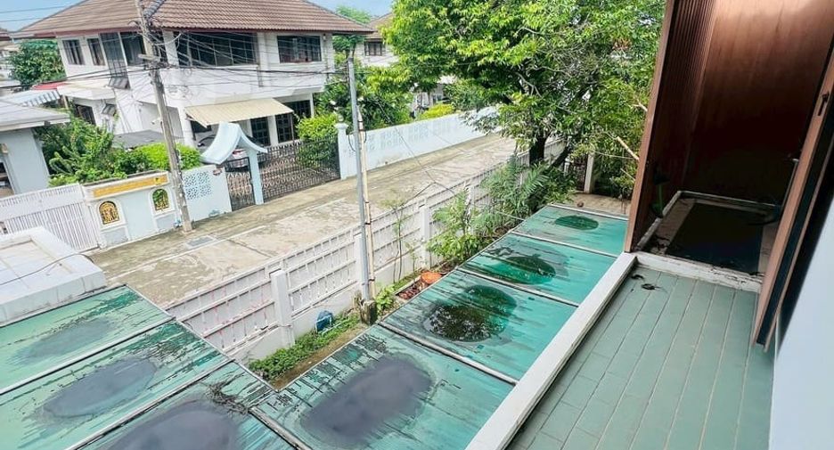 For sale 4 bedrooms house in Mueang Nonthaburi, Nonthaburi