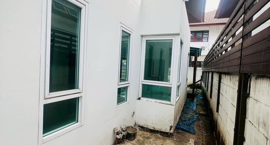 For sale 4 bedrooms house in Mueang Nonthaburi, Nonthaburi