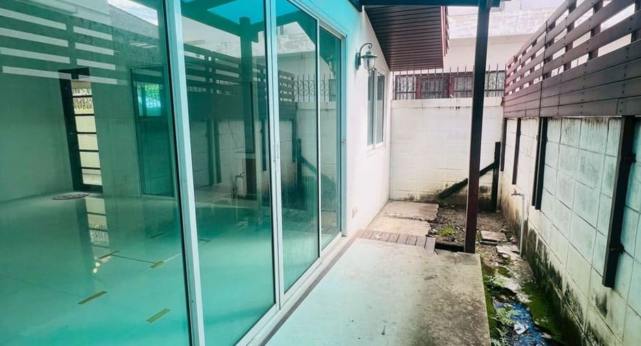 For sale 4 bedrooms house in Mueang Nonthaburi, Nonthaburi