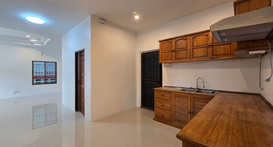 For rent and for sale 3 bedrooms house in South Pattaya, Pattaya