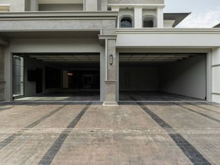 Casa en alquiler y en venta de 5 habitaciones en Mueang Samut Prakan, Samut Prakan