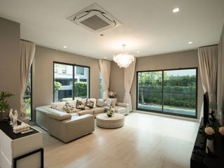 Casa en alquiler y en venta de 5 habitaciones en Mueang Samut Prakan, Samut Prakan