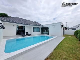 Villa en alquiler y en venta de 4 habitaciones en Bang Lamung, Chonburi