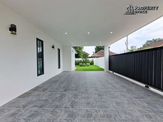 Villa en alquiler y en venta de 4 habitaciones en Bang Lamung, Chonburi