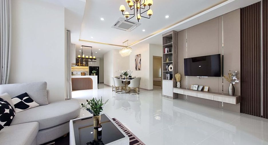 Villa en alquiler y en venta de 4 habitaciones en East Pattaya, Pattaya