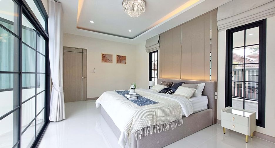 Villa en alquiler y en venta de 4 habitaciones en East Pattaya, Pattaya