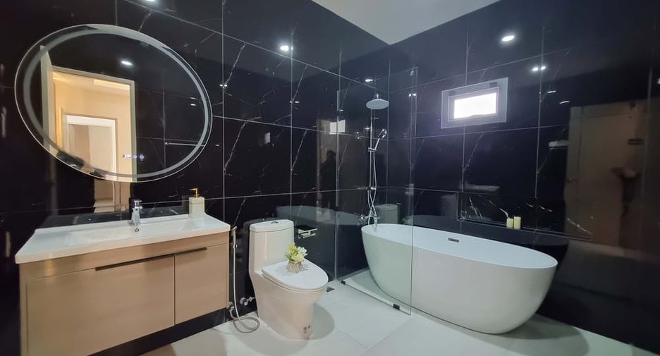 Villa en alquiler y en venta de 4 habitaciones en East Pattaya, Pattaya