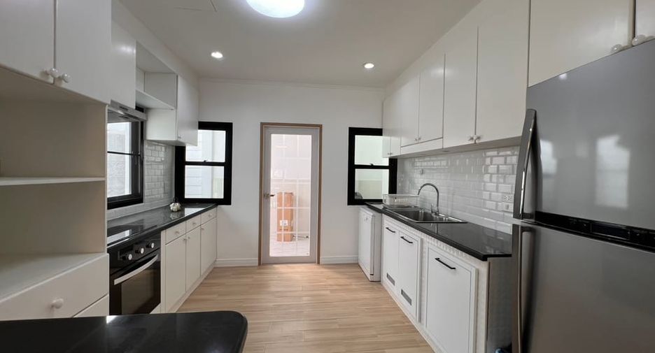 À louer et à vendre 3 chambres villa à Sattahip, Chonburi