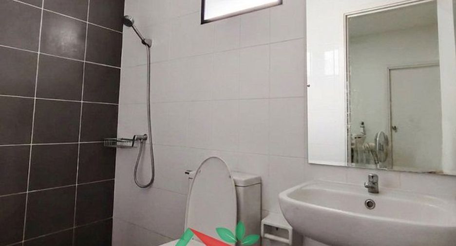 For sale 3 bedrooms townhouse in Thung Khru, Bangkok