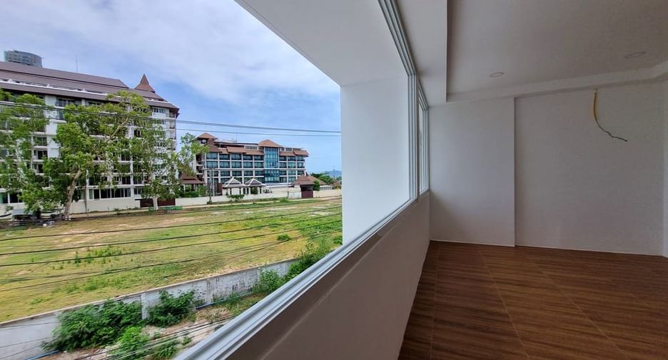 For rent and for sale 4 bedrooms house in Jomtien, Pattaya