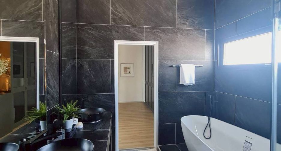 Продажа 4 спальни вилла в Huay Yai, Паттайя