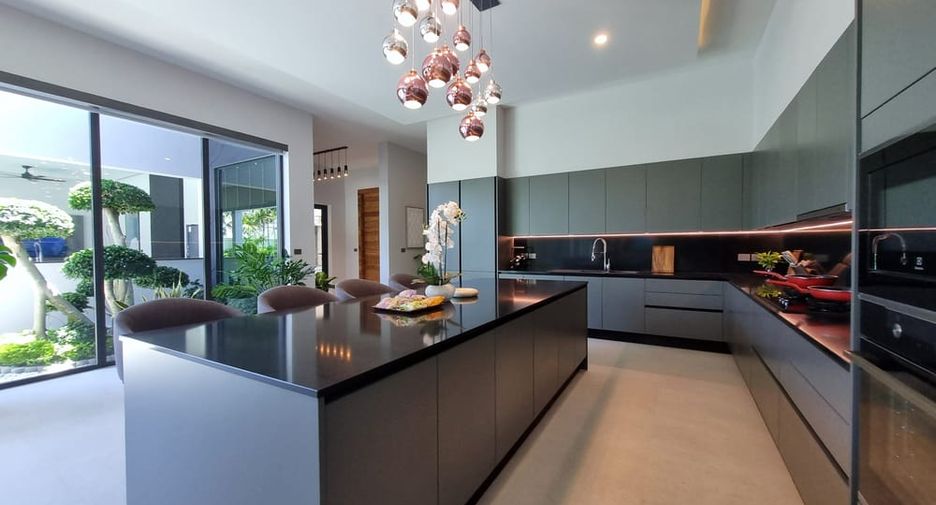 For sale 6 ベッドルーム villa in East Pattaya, Pattaya