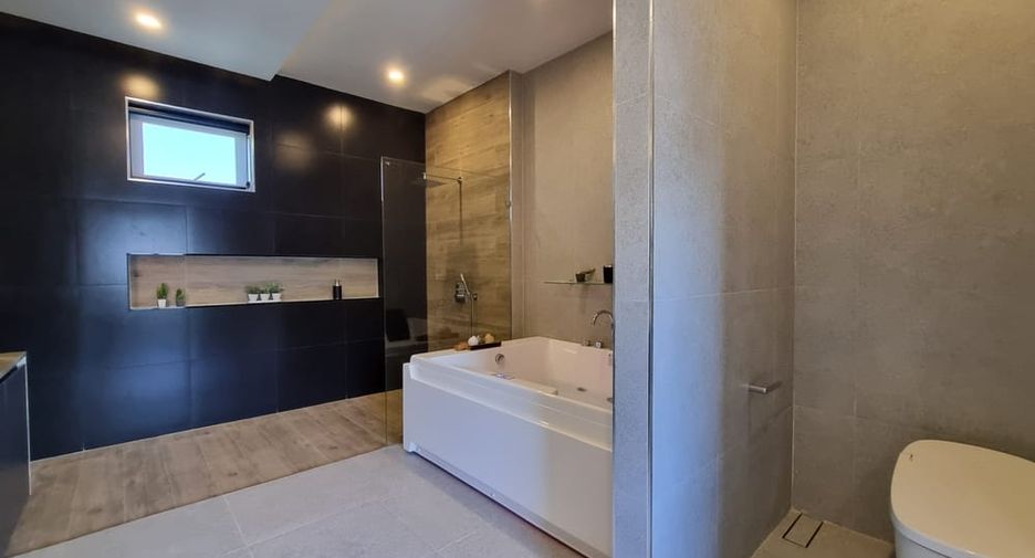 For sale 6 ベッドルーム villa in East Pattaya, Pattaya