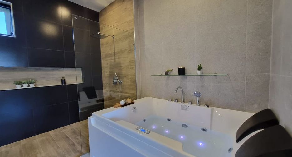 For sale 6 ベッドルーム villa in East Pattaya, Pattaya