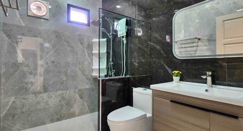 À louer 4 chambres villa à East Pattaya, Pattaya