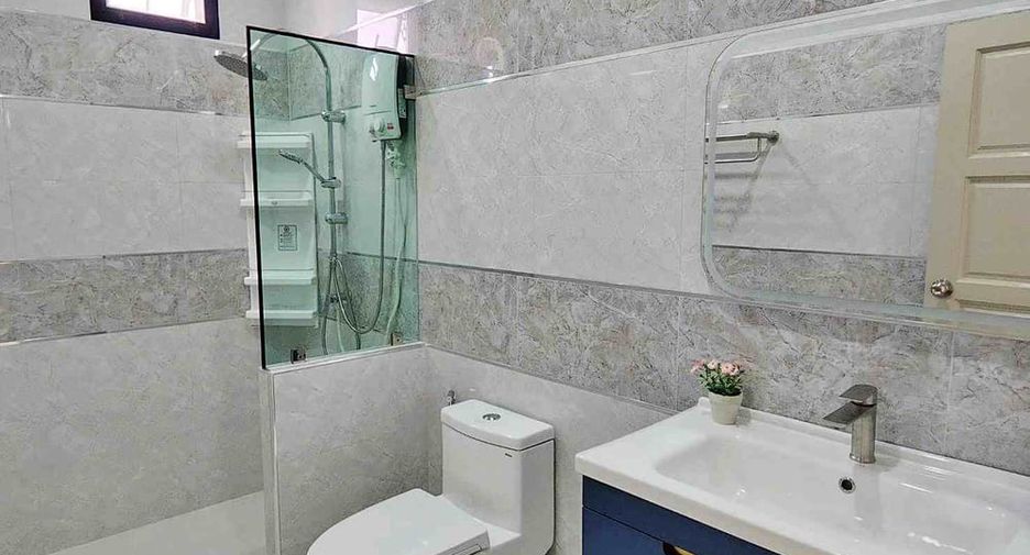 À louer 4 chambres villa à East Pattaya, Pattaya
