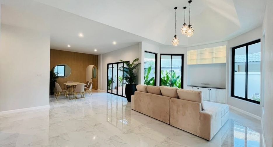 Villa zum Kauf mit 4 Zimmer in East Pattaya, Pattaya