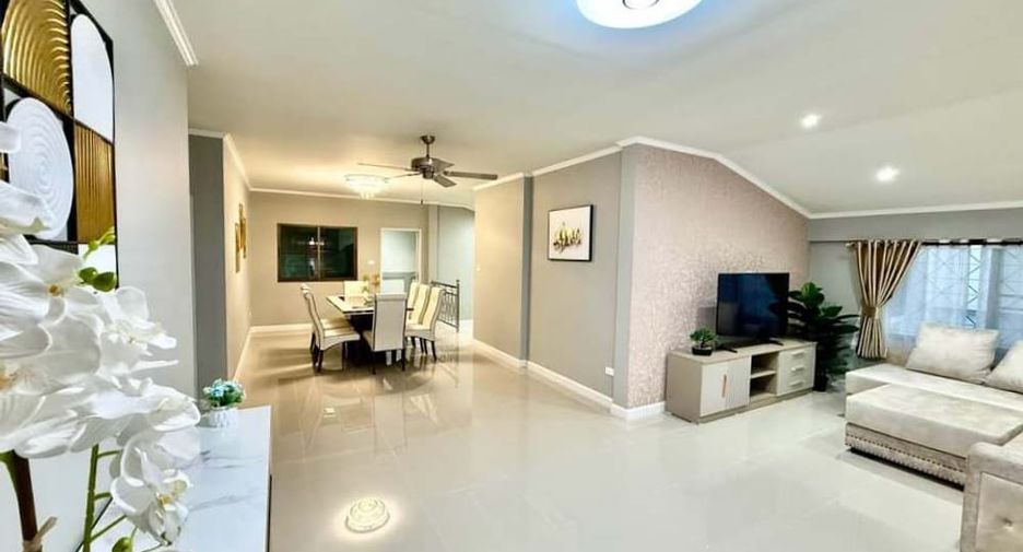 À vendre 4 chambres villa à East Pattaya, Pattaya