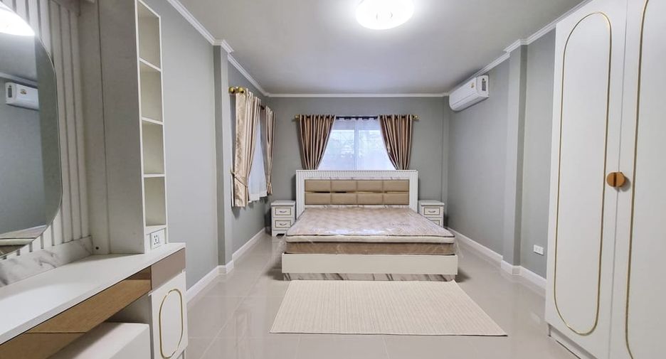 À vendre 4 chambres villa à East Pattaya, Pattaya