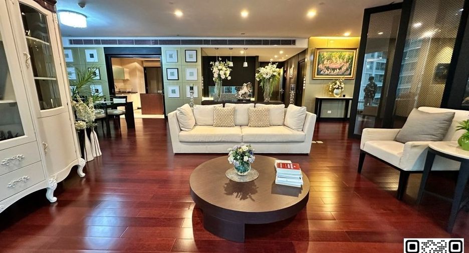For rent 3 bedrooms condo in Pathum Wan, Bangkok
