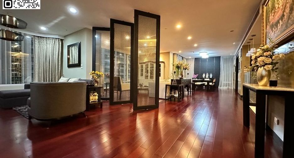 For rent 3 bedrooms condo in Pathum Wan, Bangkok