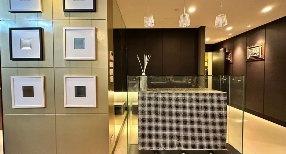 For rent 3 bedrooms condo in Pathum Wan, Bangkok