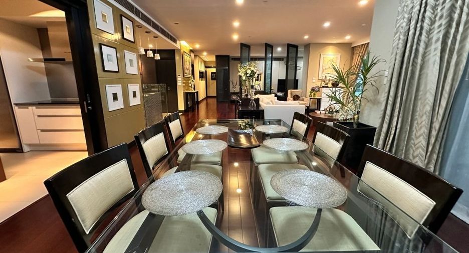 For rent 3 bedrooms condo in Pathum Wan, Bangkok