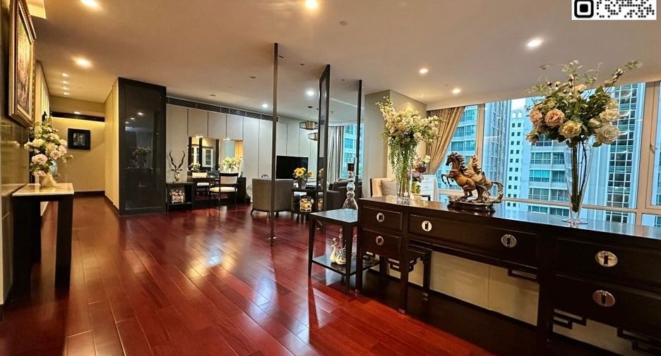 For rent 3 bedrooms condo in Pathum Wan, Bangkok