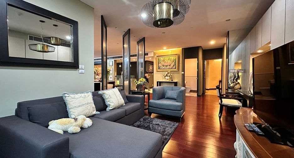 For rent 3 bedrooms condo in Pathum Wan, Bangkok