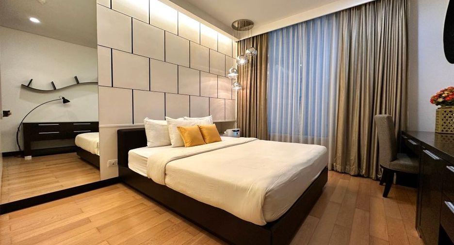 For rent 3 bedrooms condo in Pathum Wan, Bangkok