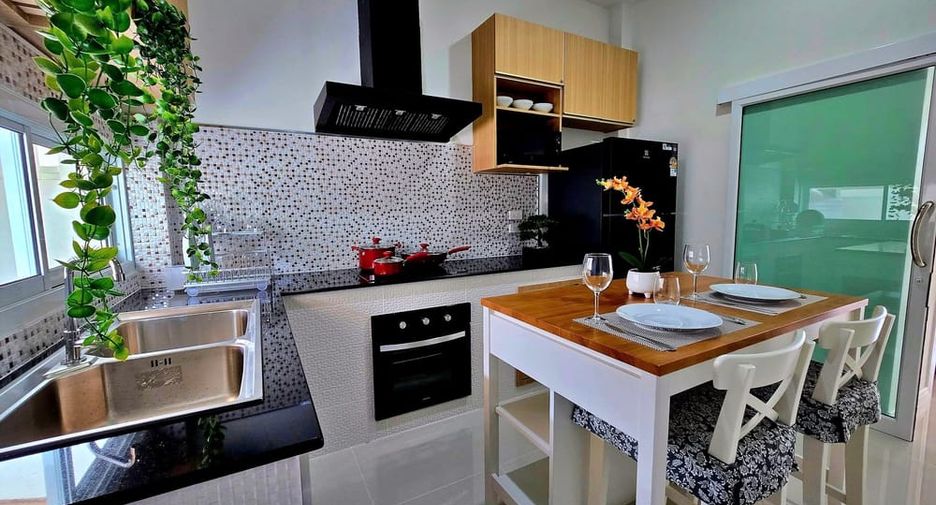 For rent 3 bedrooms villa in East Pattaya, Pattaya