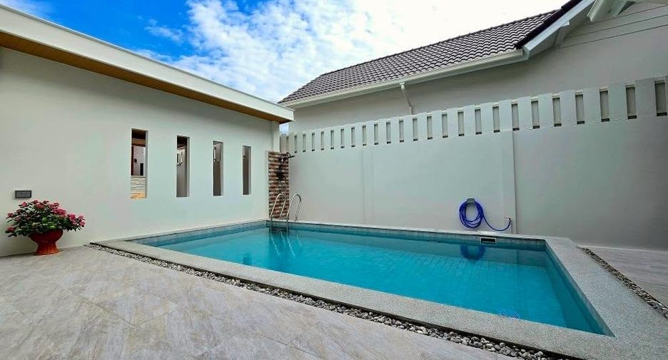 For rent 3 bedrooms villa in East Pattaya, Pattaya