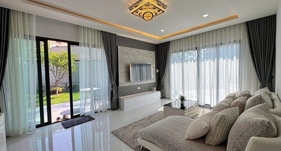 For rent 3 bedrooms villa in East Pattaya, Pattaya