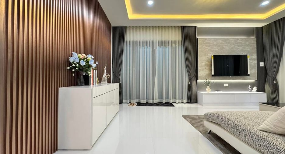 For rent 3 bedrooms villa in East Pattaya, Pattaya