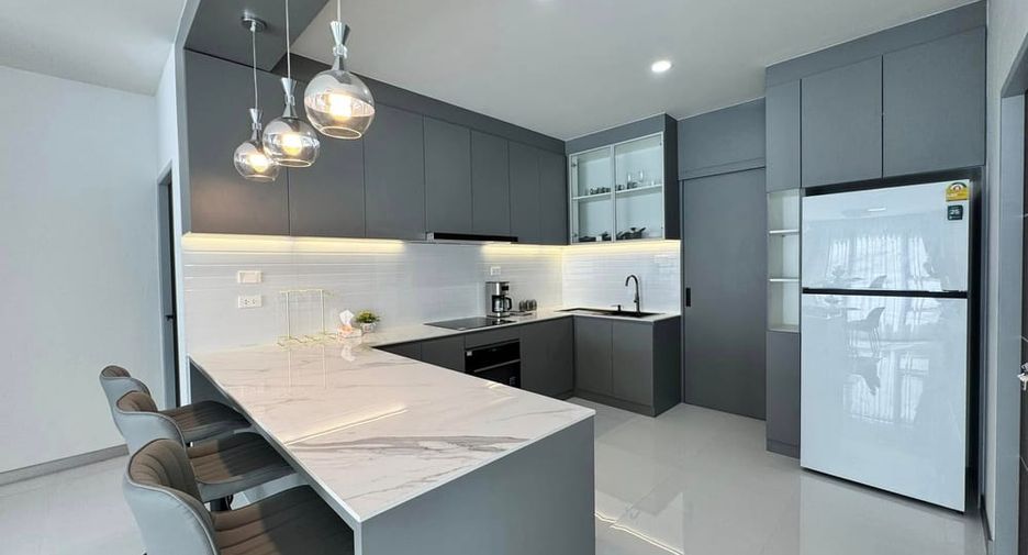 For rent 3 bedrooms villa in East Pattaya, Pattaya