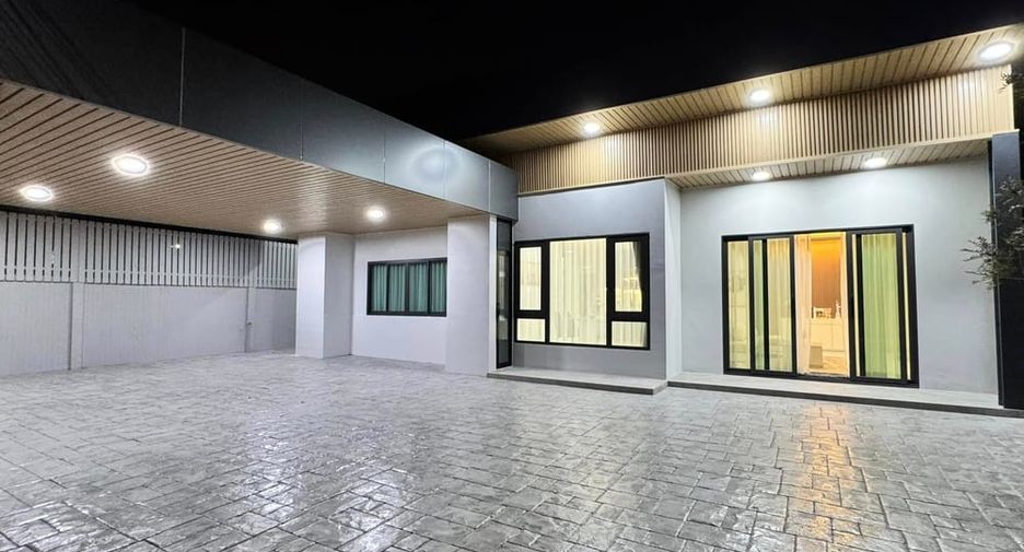 For rent 3 bedrooms villa in East Pattaya, Pattaya