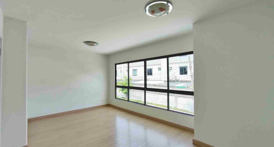 À vendre 3 chambres maison de ville à Bang Khae, Bangkok