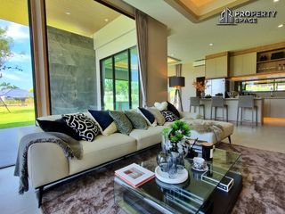 Villa zum Kauf mit 4 Zimmer in Bang Lamung, Chonburi