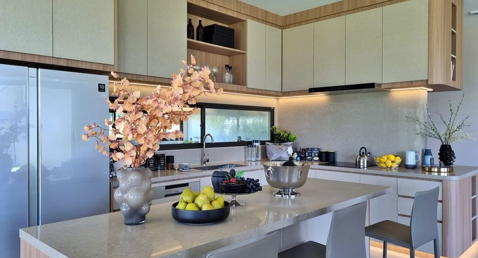 For sale 4 ベッドルーム villa in Huay Yai, Pattaya