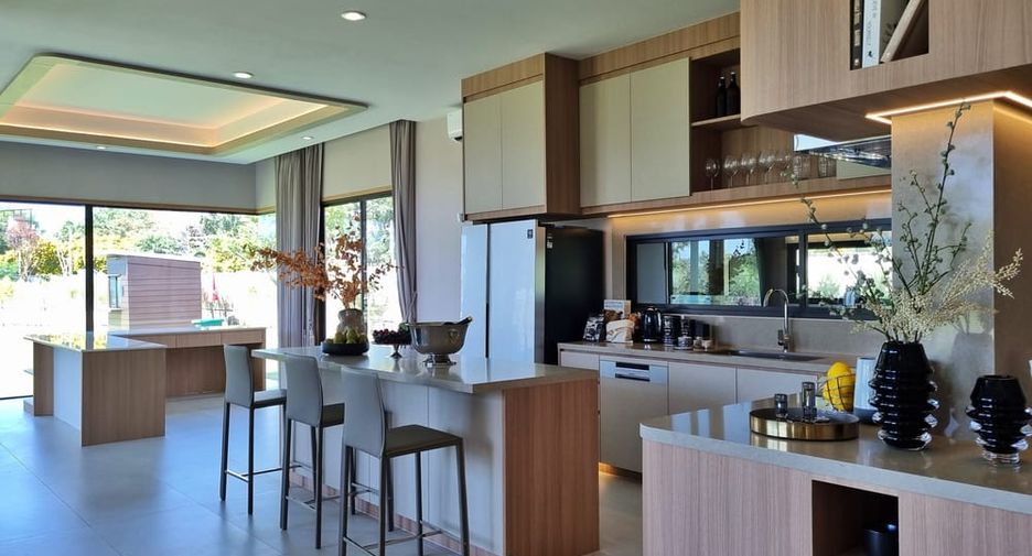 For sale 4 ベッドルーム villa in Huay Yai, Pattaya