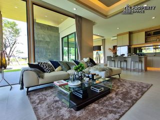 Villa zum Kauf mit 4 Zimmer in Bang Lamung, Chonburi