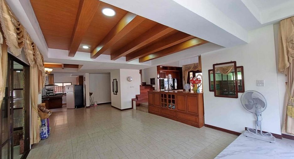 For sale 5 bedrooms villa in East Pattaya, Pattaya